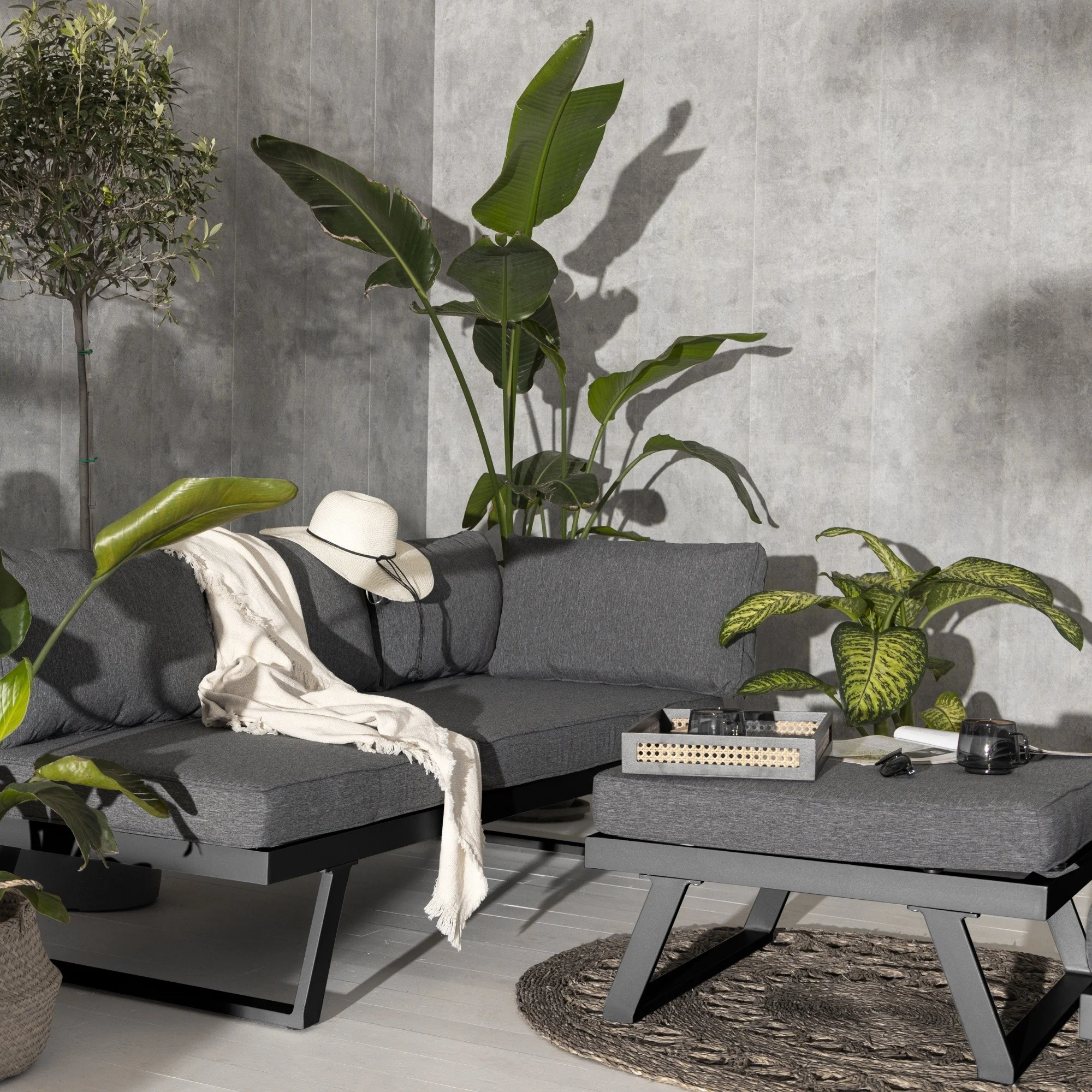 Narożnik ogrodowy ze stolikiem Lafoole Lunge, spun poly, ciemnoszary - obrazek 7